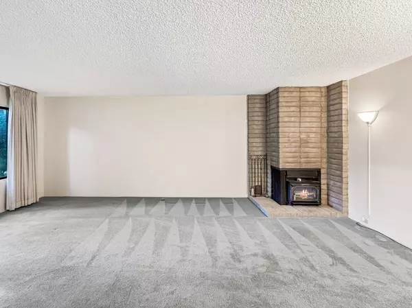 1061 Commons DR, Sacramento, CA 95825