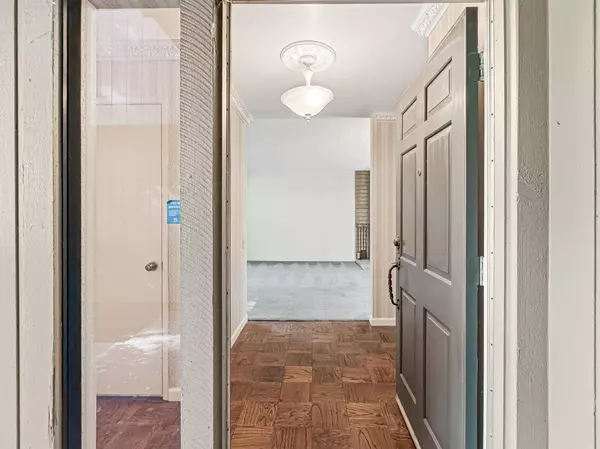 1061 Commons DR, Sacramento, CA 95825