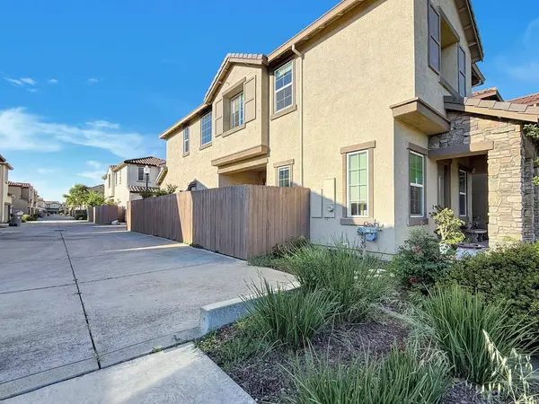 3700 Hovnanian DR, Sacramento, CA 95834