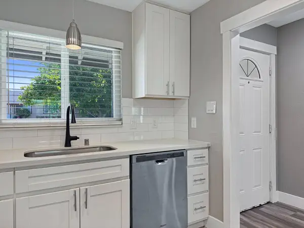 7013 Thomas DR, North Highlands, CA 95660