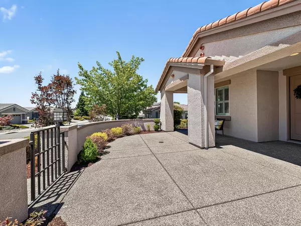 2090 Fallen Leaf LN, Lincoln, CA 95648