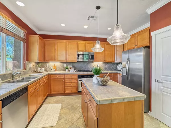 2874 Coopers Hawk LOOP, Lincoln, CA 95648