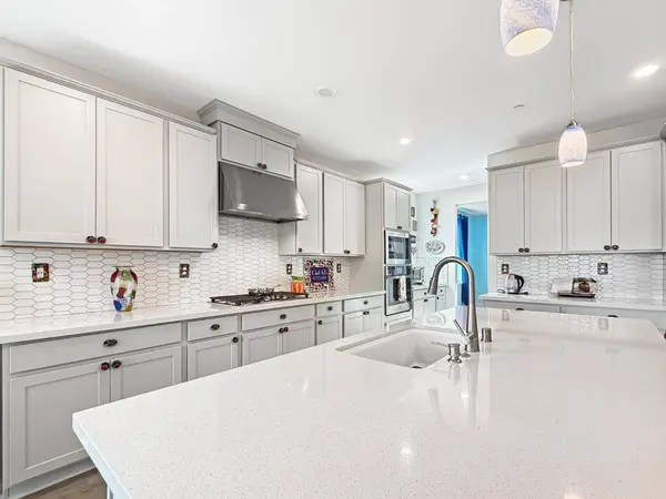 5217 Super Moon WAY, Roseville, CA 95747