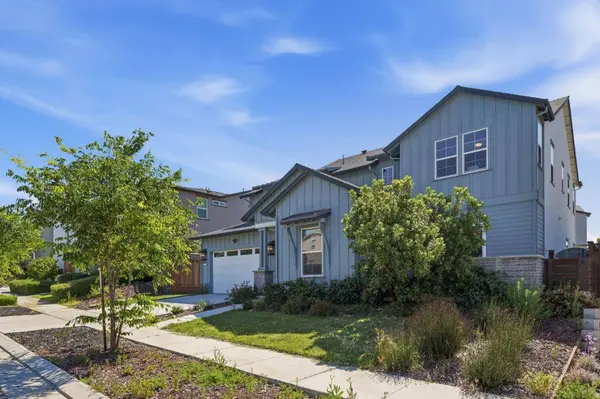 17214 Bowling CT, Lathrop, CA 95330