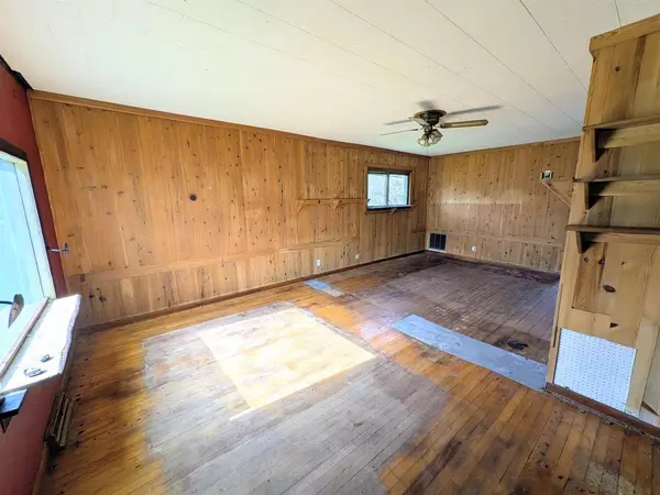 1607 6th St E, Ashland, WI 54806