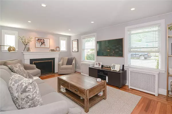 41 Plymouth RD, East Providence, RI 02914