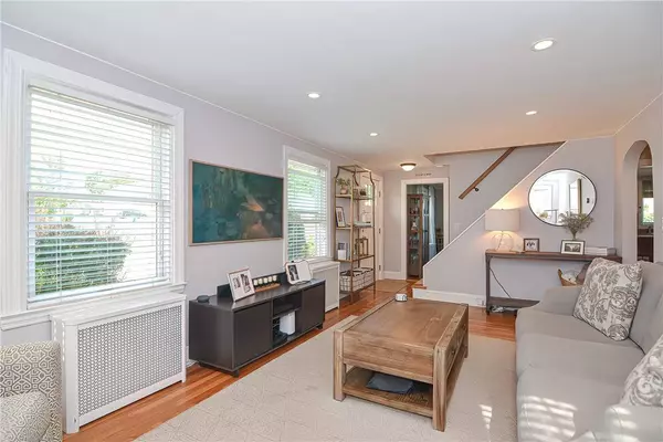 41 Plymouth RD, East Providence, RI 02914