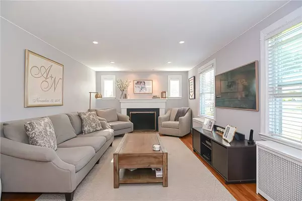 41 Plymouth RD, East Providence, RI 02914