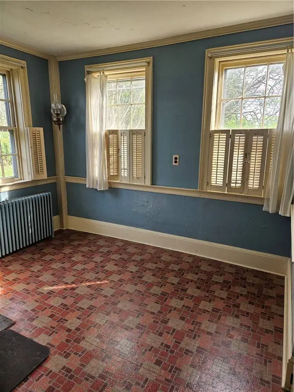 103 Fogland RD, Tiverton, RI 02878