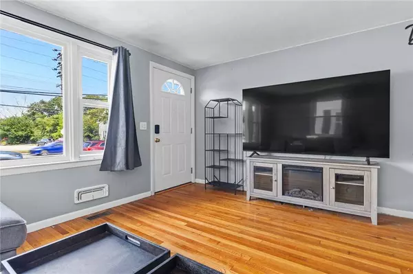 794 Main AVE, Warwick, RI 02886