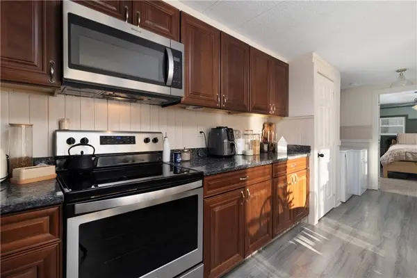 9 Sherwood Valley LN, Coventry, RI 02816