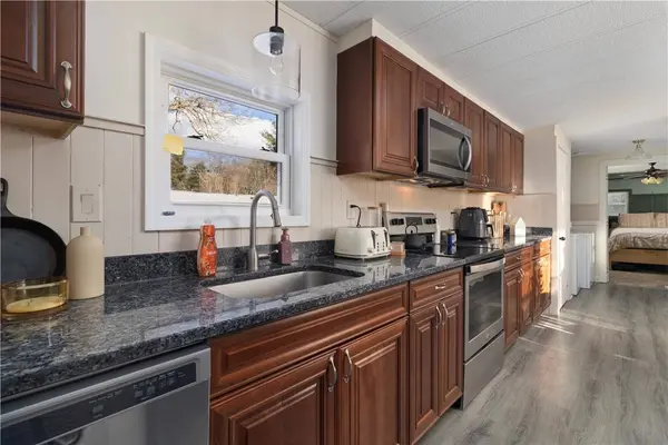 9 Sherwood Valley LN, Coventry, RI 02816