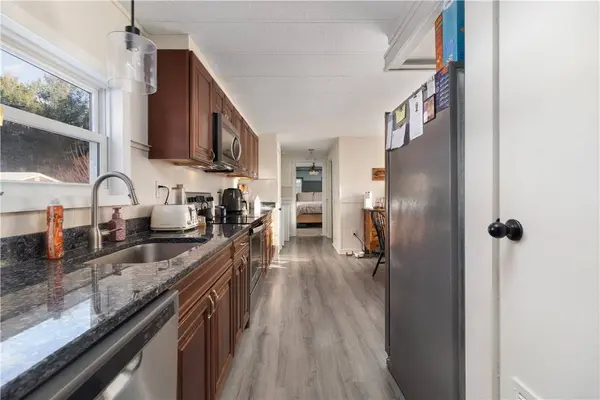 9 Sherwood Valley LN, Coventry, RI 02816