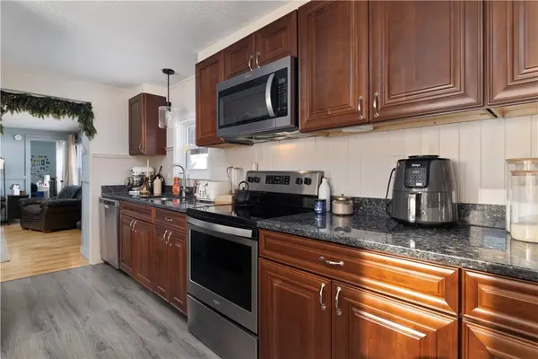 9 Sherwood Valley LN, Coventry, RI 02816