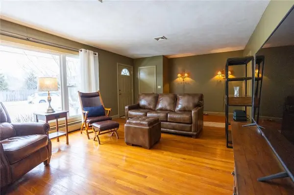 146 Edmond DR, Warwick, RI 02886