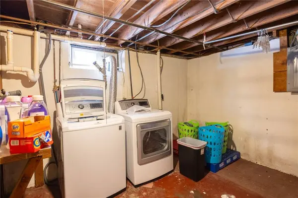 146 Edmond DR, Warwick, RI 02886