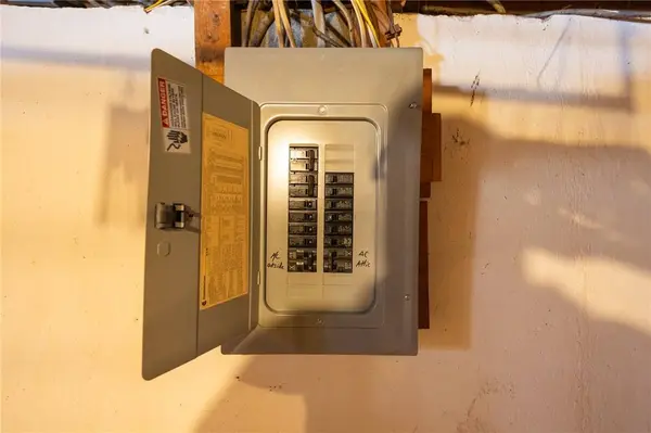 146 Edmond DR, Warwick, RI 02886