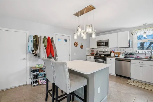 353 High ST, Cumberland, RI 02864