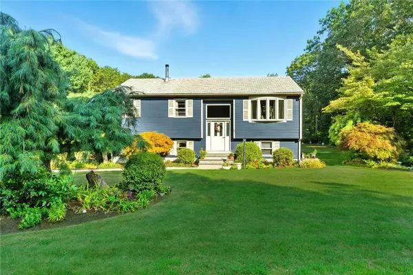 22 Camelot CIR, Johnston, RI 02919