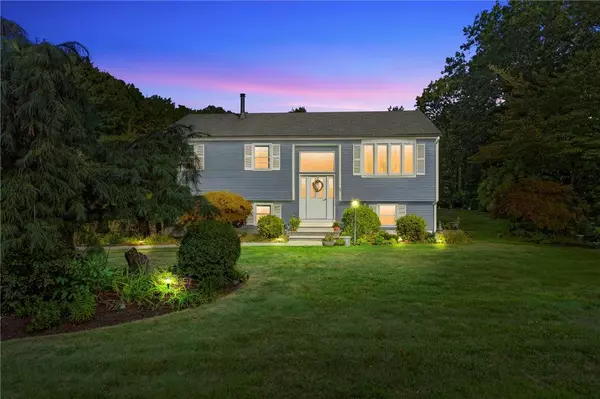 22 Camelot CIR, Johnston, RI 02919