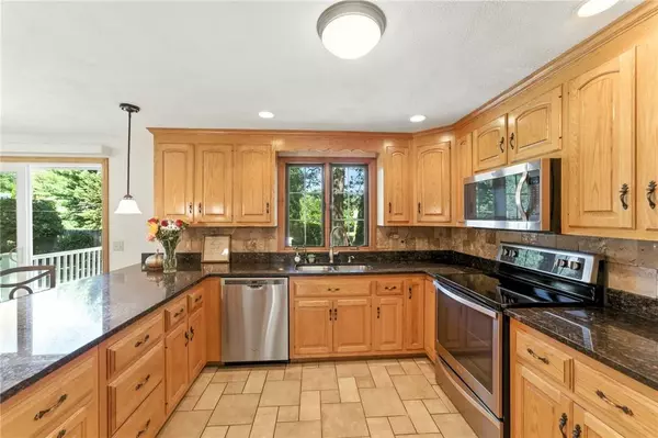 56 Greenfield RD, Cumberland, RI 02864