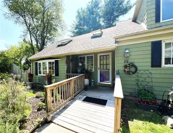 29 Stony Acre DR, Cranston, RI 02920