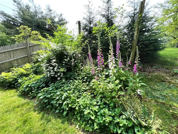 29 Stony Acre DR, Cranston, RI 02920