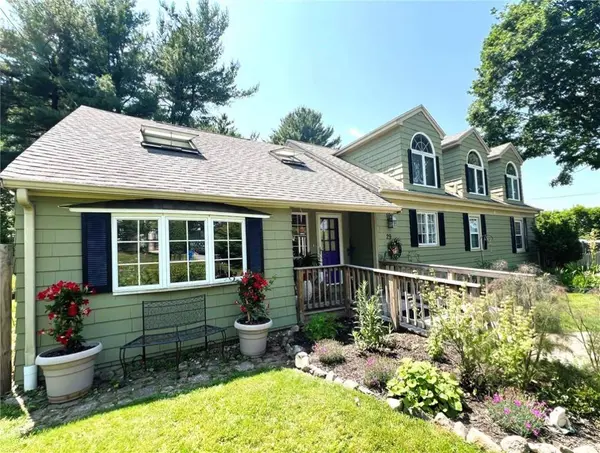 29 Stony Acre DR, Cranston, RI 02920