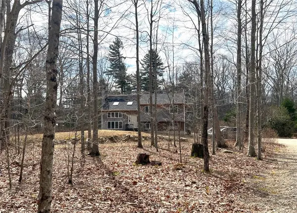 402 Weaver Hill RD, West Greenwich, RI 02817