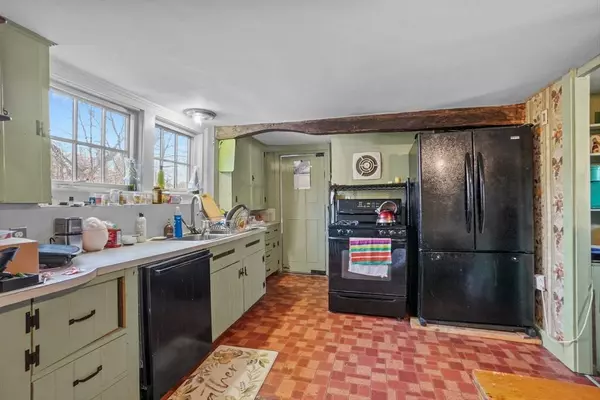 1382 Hope St, Bristol, RI 02809