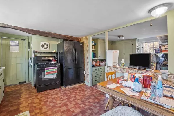 1382 Hope St, Bristol, RI 02809