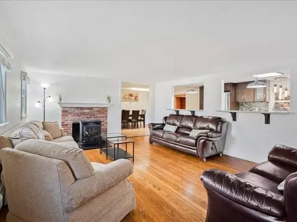 39 Columbia St, North Attleboro, MA 02760