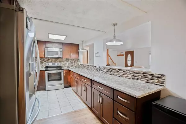 39 Columbia ST, North Attleboro, MA 02760