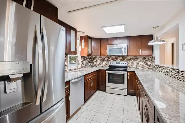 39 Columbia ST, North Attleboro, MA 02760