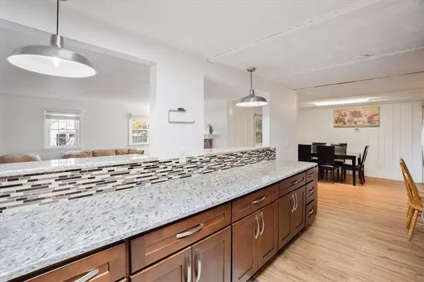 39 Columbia ST, North Attleboro, MA 02760