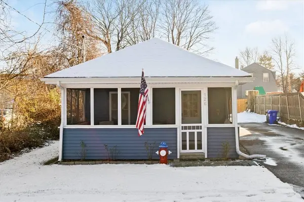 126 Narrows RD, Bristol, RI 02809