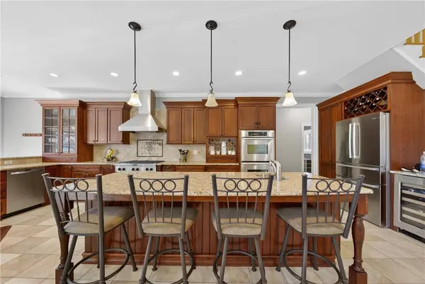 5 Casey DR, Bristol, RI 02809