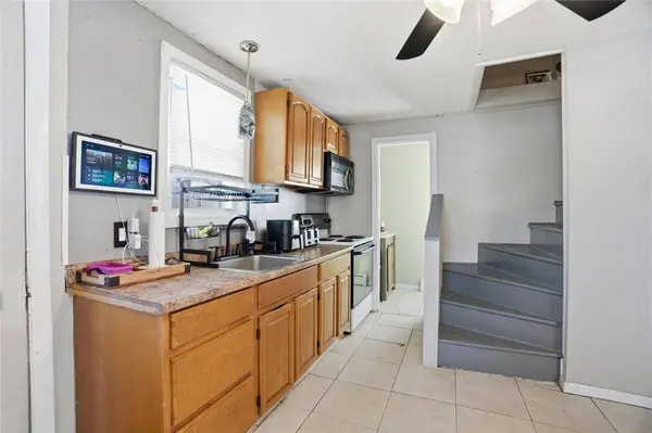 208 Simmonsville AVE, Johnston, RI 02919