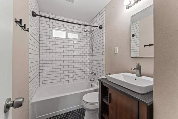 7330 Peacock WAY, Sacramento, CA 95820