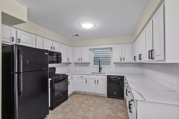 138 Hedden Ter #2, Newark, NJ 07108-3621