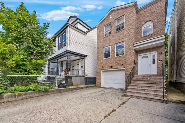 138 Hedden Ter #2, Newark, NJ 07108-3621