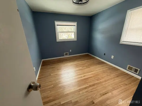 25 bartman RD, East Brunswick, NJ 08816