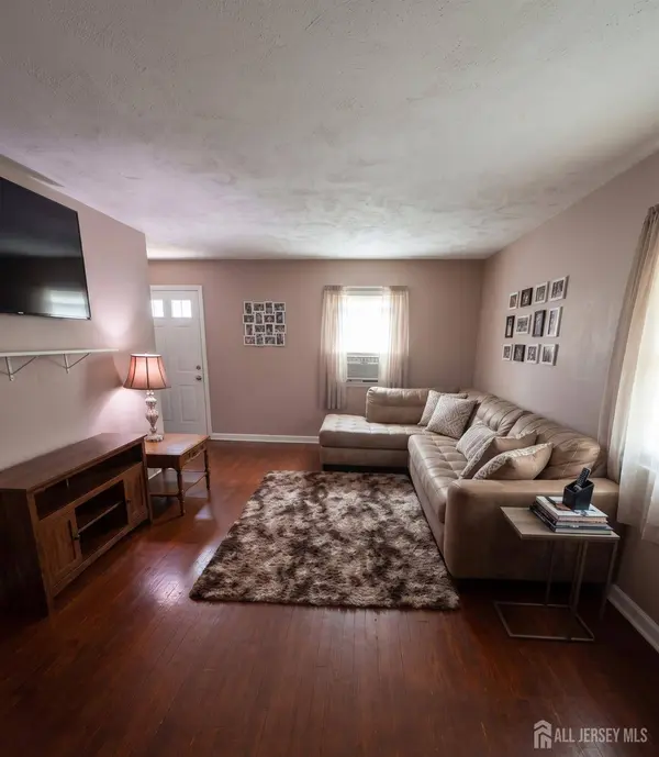 40-42 Moffett ST, Fords, NJ 08863