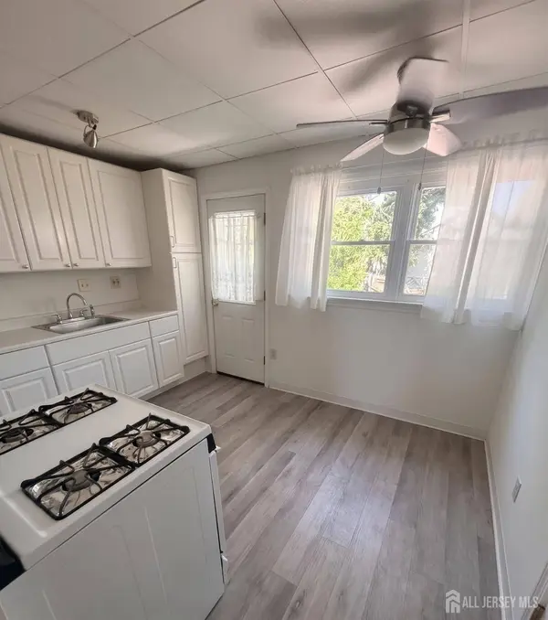 40-42 Moffett ST, Fords, NJ 08863