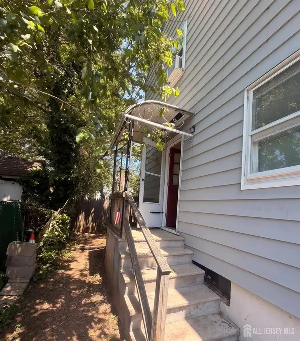 40-42 Moffett ST, Fords, NJ 08863