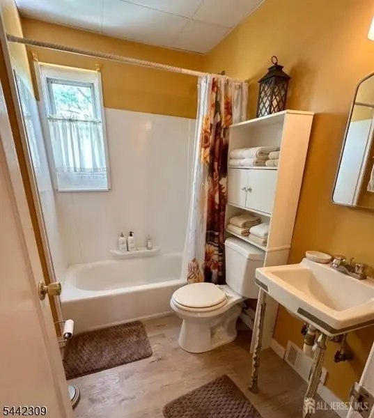 40-42 Moffett St, Woodbridge Twp., NJ 08863