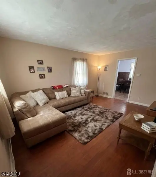 40-42 Moffett St, Woodbridge Twp., NJ 08863