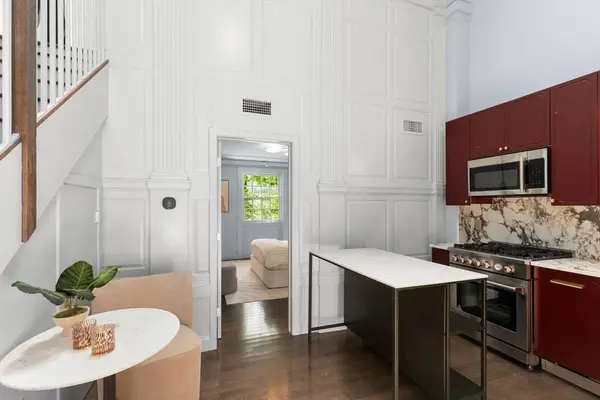 7 Crombie St #10