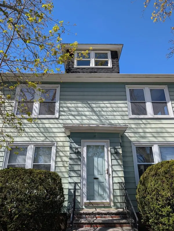 37 Lafayette Place #1, Salem, MA 01970
