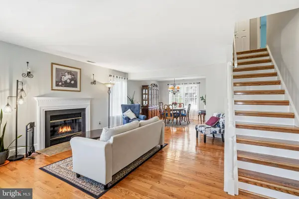 51 LINDEN DR, Blackwood, NJ 08012